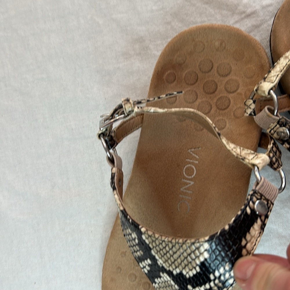 Vionic Women's Kirra Thong Sandal Leather Size 7.5 Snake Print - Picture 3 of 5